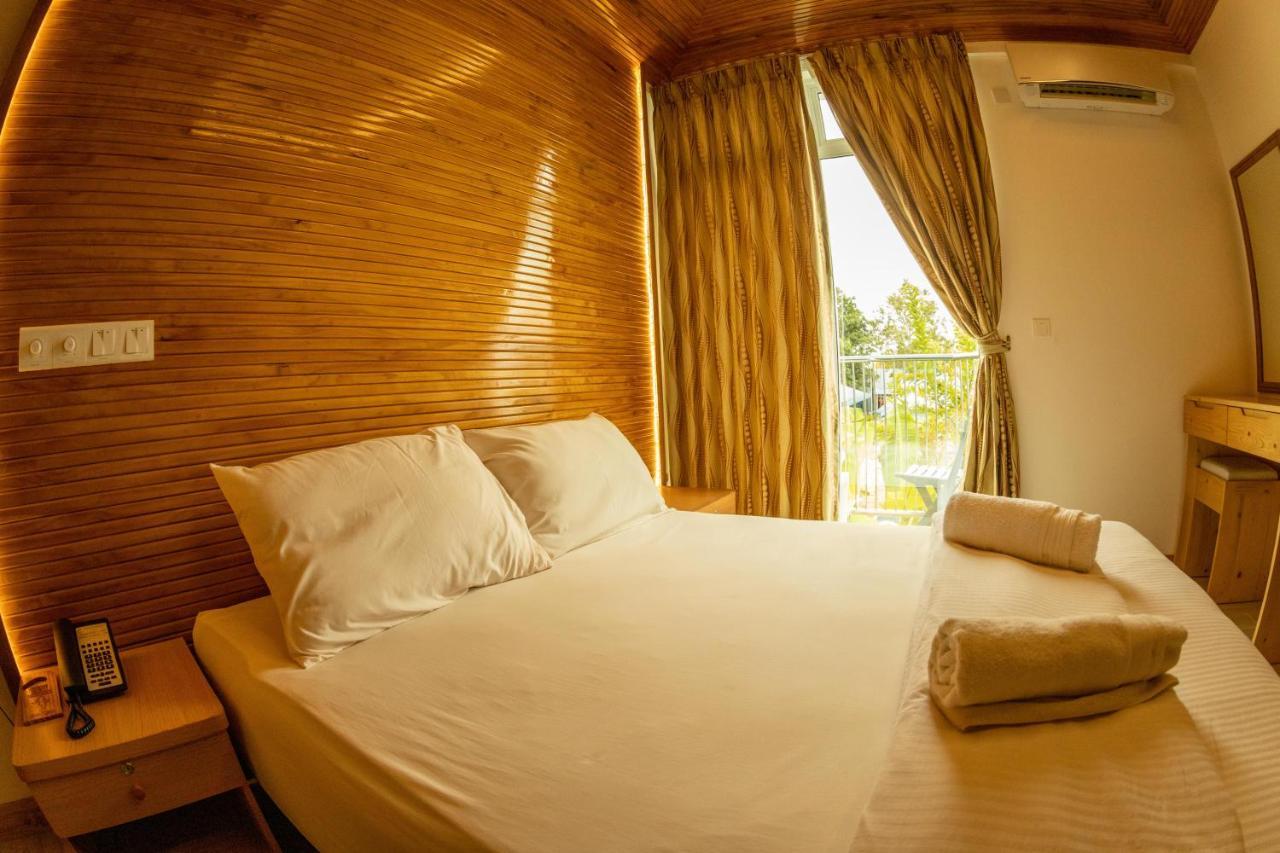 Perla Dhangethi Exterior photo